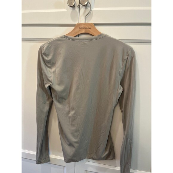Lululemon size 4  beige long sleeve athletic tshirt - Picture 3 of 3
